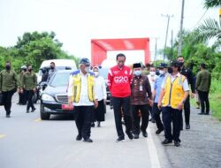 Menteri Basuki Dampingi Presiden Jokowi Tinjau Proyek Peningkatan Kualitas Jalan Kota Jambi ke Muara Sabak